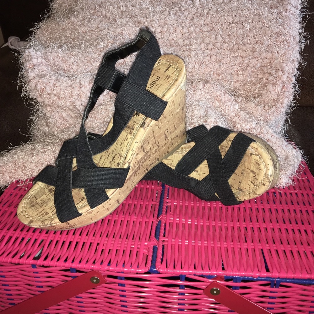 Black Wedges